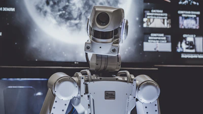 Industrijski robotski roki v proizvodni liniji